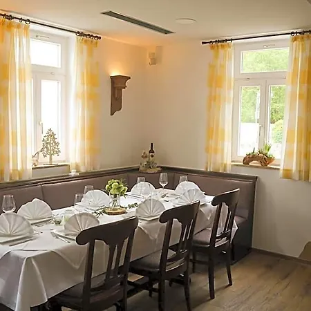 Penzion Landgasthof-hotel Zur Linde 3*